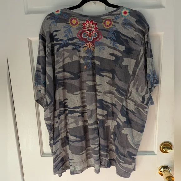 Johnny Was Floral Embroidered Gray Top - Picture 4 of 4